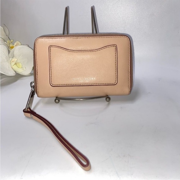 Marc Jacobs Leather Zip Around Wristlet Nude- Pre Loved - Picture 10 of 11